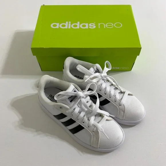 adidas gazelle silver green womens adidas Women's Advantage Sneaker